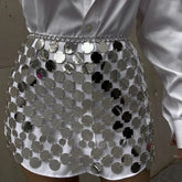 Minifalda con lentejuelas y burbujas plateadas